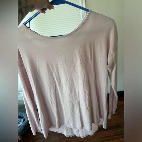 Back into it Lululemon Shirt - Picture 4 of 4